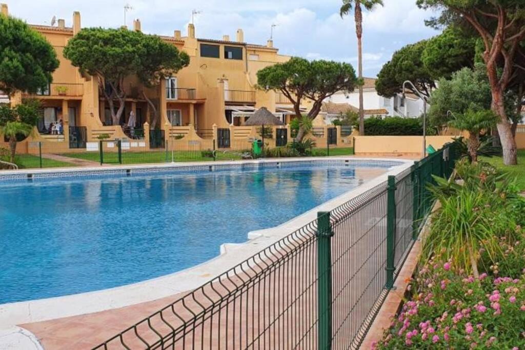 Amplio apart con WI-FI y Aire Acondicionado para descansar y relajarse Chiclana de la Frontera Bagian luar foto