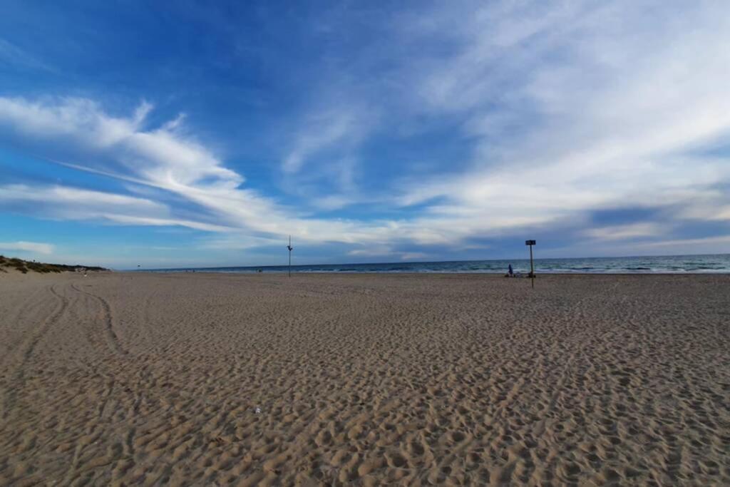 Amplio apart con WI-FI y Aire Acondicionado para descansar y relajarse Chiclana de la Frontera Bagian luar foto
